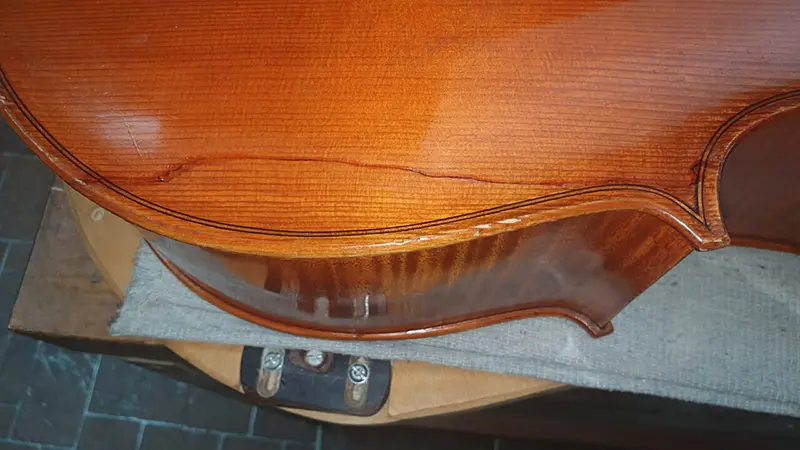 Ein zweiter Riss auf der Cellodecke